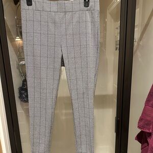 Very cute Loft ankle leggins.